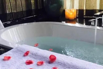 深圳龙岗水疗池中的失重冥想：当身体学会漂浮